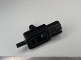 Linh kiện ô tô – Ép phun insert – Connector cho cảm biến áp suất trong  Vật liệu: PBT
