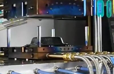 Mời quý khách xem quy trình ép nóng của nhựa nhiệt dẻo gia cố bằng sợi carbon (CFRTP).